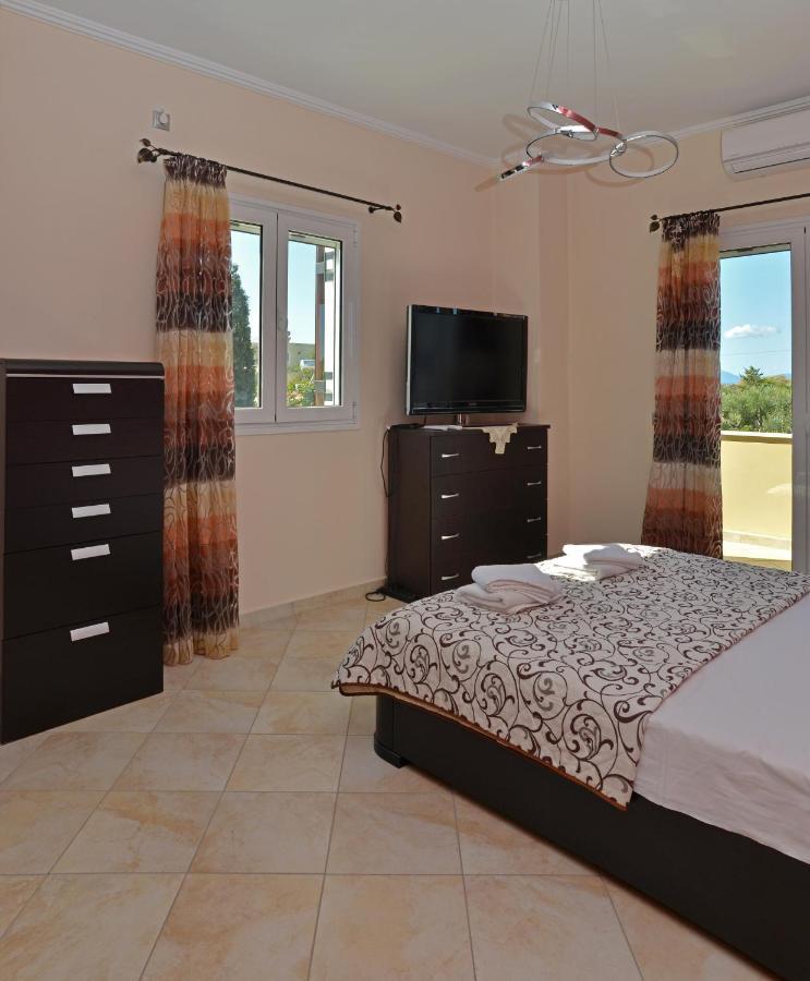 VILLA KONSTANTINOS 6 bedrooms Aegina Exterior foto